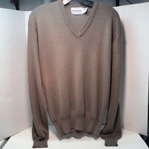 McGregor, Tan V Neck